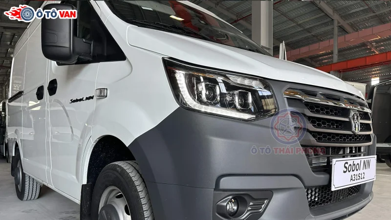 Xe tải Van Gaz Sobol NN 3 chỗ 945kg động cơ Diesel