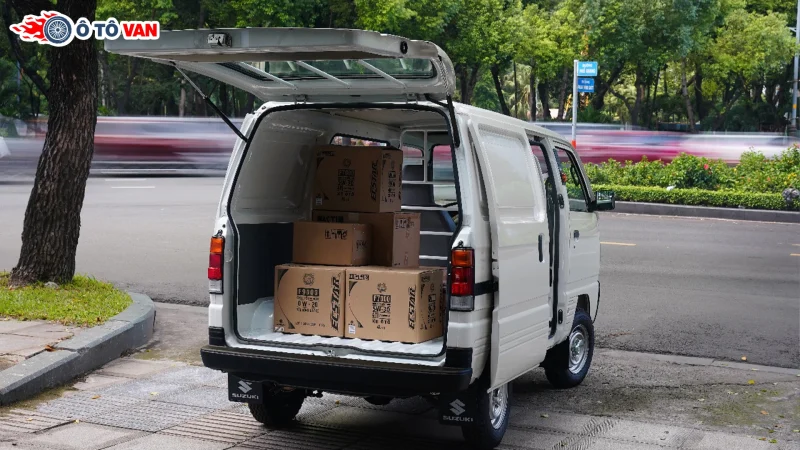 Khoang chứa hàng rộng rãi của xe ô tô Suzuki Van Blind Van 2s 580kg