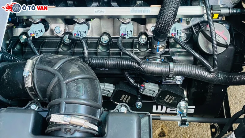 xe tải van Tera V6 5 chỗ với xe SRM 868 5 chỗ