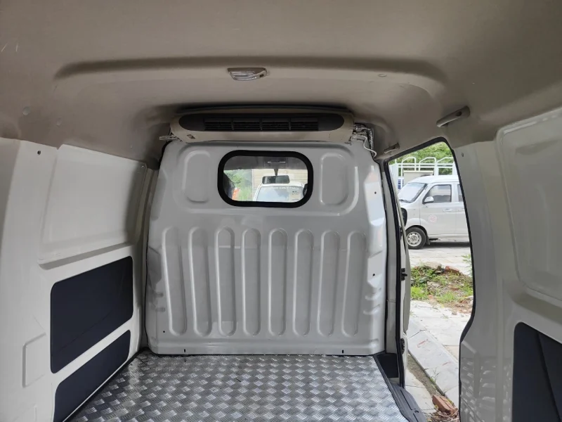 Xe tải Van Tera V Lắp Dàn Lạnh 18 – 28 độ chở rau củ quả