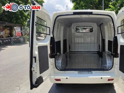 Xe tải van Tera V6 2 chỗ tải trọng 945kg hiện đại, thông minh