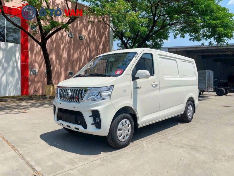 Một trong những mẫu xe van chở hàng cho doanh nghiệp bán chạy tại Thái Phong Thực hư lợi ích xe van chở hàng cho doanh nghiệp