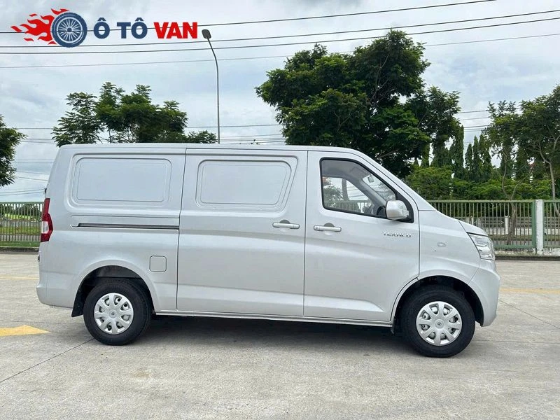 Xe tải van chở hàng tối ưu linh hoạt di chuyển trong nhiều khu vực Xe tải van và các dòng xe khác: Đâu là phương tiện chở hàng tối ưu?