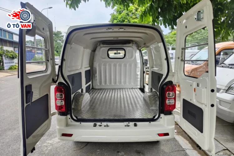 Thị trường xe van Việt Nam năm 2025 có gì đặc biệt?