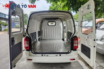 Không gian chứa hàng xe tải van 2 chỗ dù không lớn như xe tải thông thường, nhưng nếu được sắp xếp khoa học, hiệu quả vận chuyển vẫn có thể đạt tối đa.