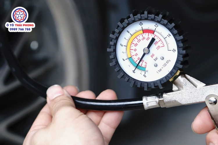 Cách kiểm tra lốp xe tải van và bơm đúng chuẩn áp suất bao nhiêu là đủ ?