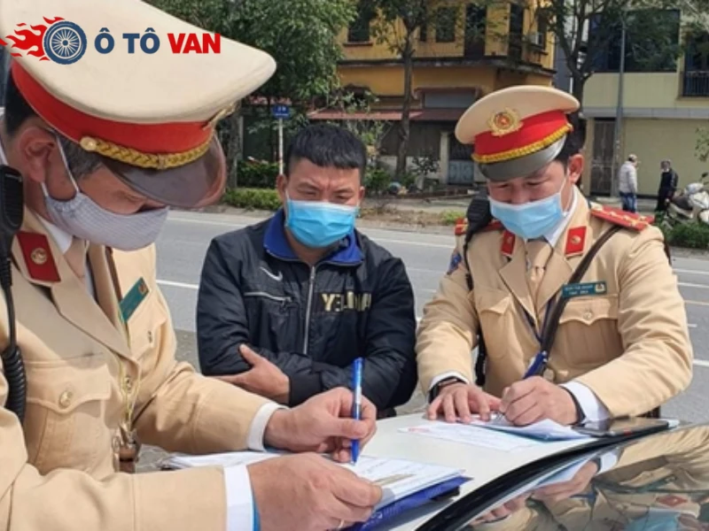 Tự ý lắp thêm ghế cho xe ô tô van sẽ bị xử phạt hành chính từ 2 triệu đồng Tự ý lắp thêm ghế cho xe ô tô van sẽ bị xử phạt hành chính 2 triệu đồng