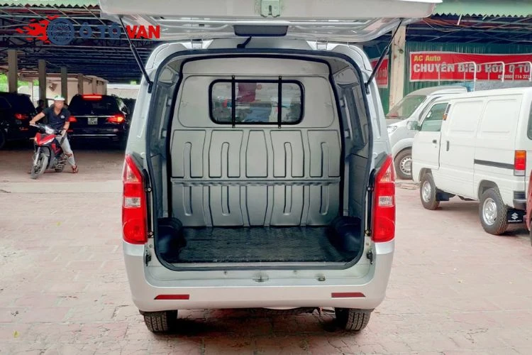 Bí quyết chọn xe tải van tối ưu vận chuyển logistics cho hàng hóa quá khổ