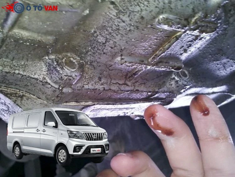 chảy dầu hộp số ô tô van