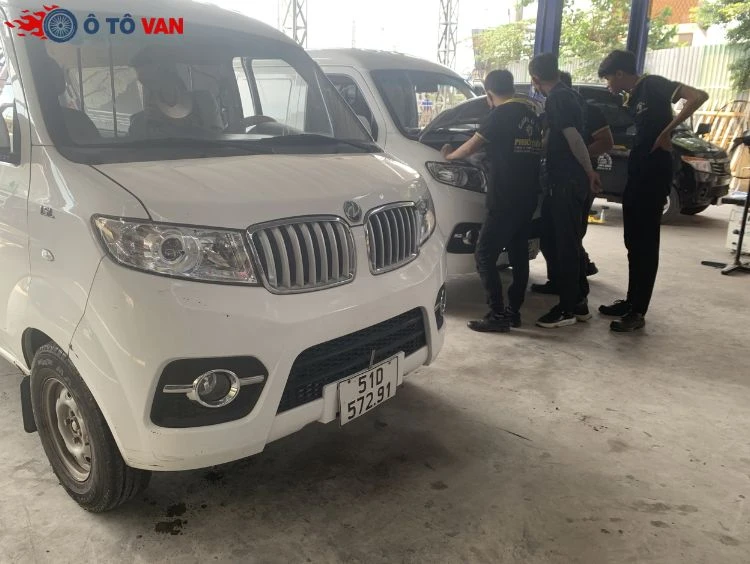 chảy dầu hộp số ô tô van