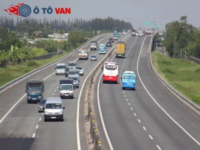 Lái xe van trên đường cao tốc: Những kinh nghiệm tài xế cần biết