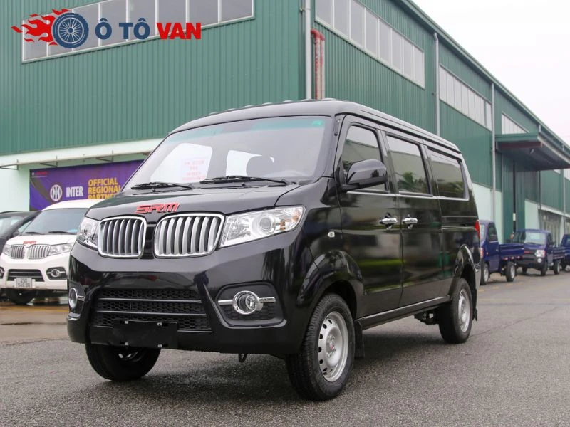 Cận cảnh xe tải van SRM X30i phiên bản màu đen ấn tượng SRM X30i có thật sự phù hợp để bắt đầu kinh doanh giao hàng?